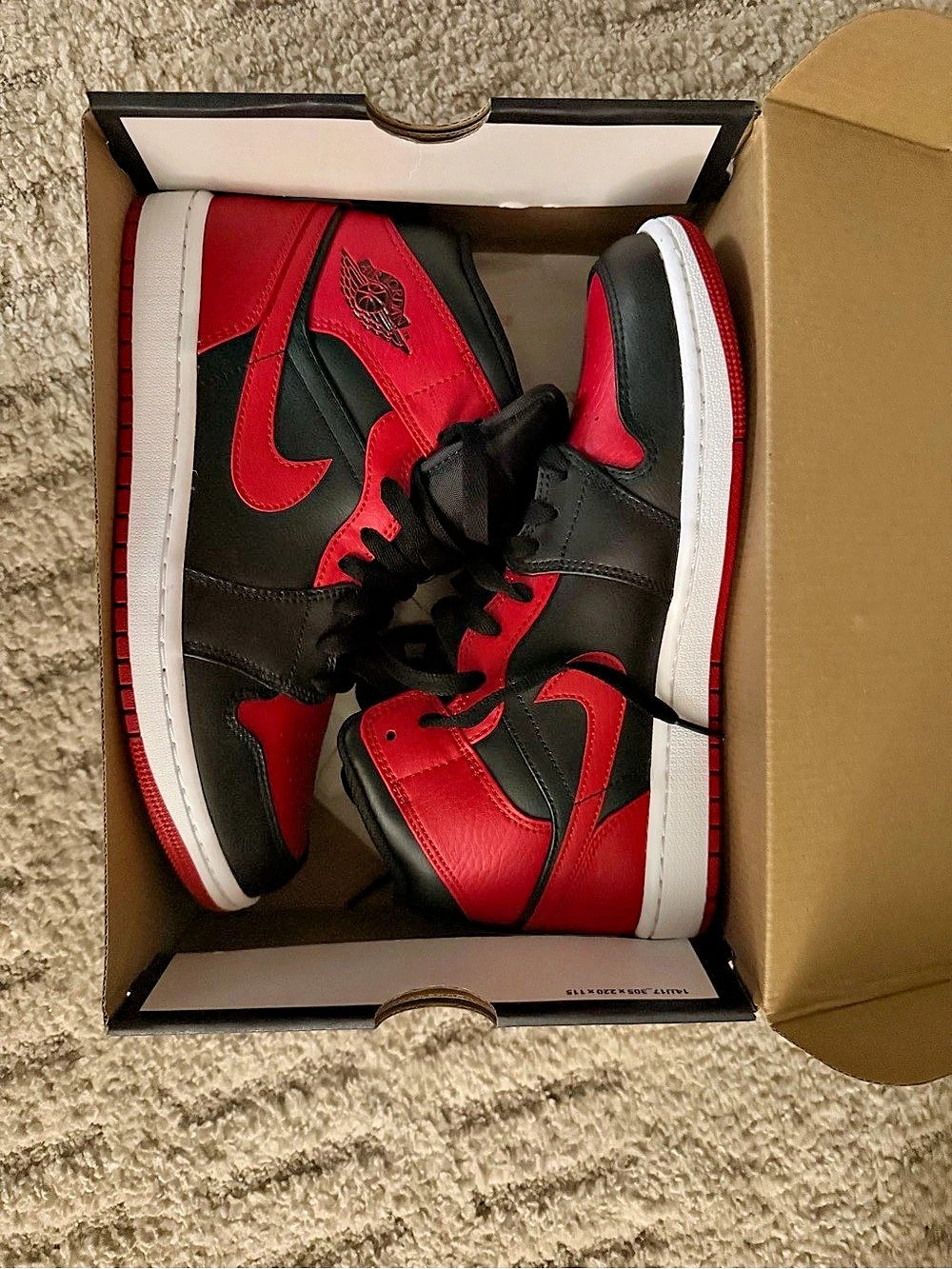 Nike Air Jordan 1 Mid Black & Red US 8.5 New